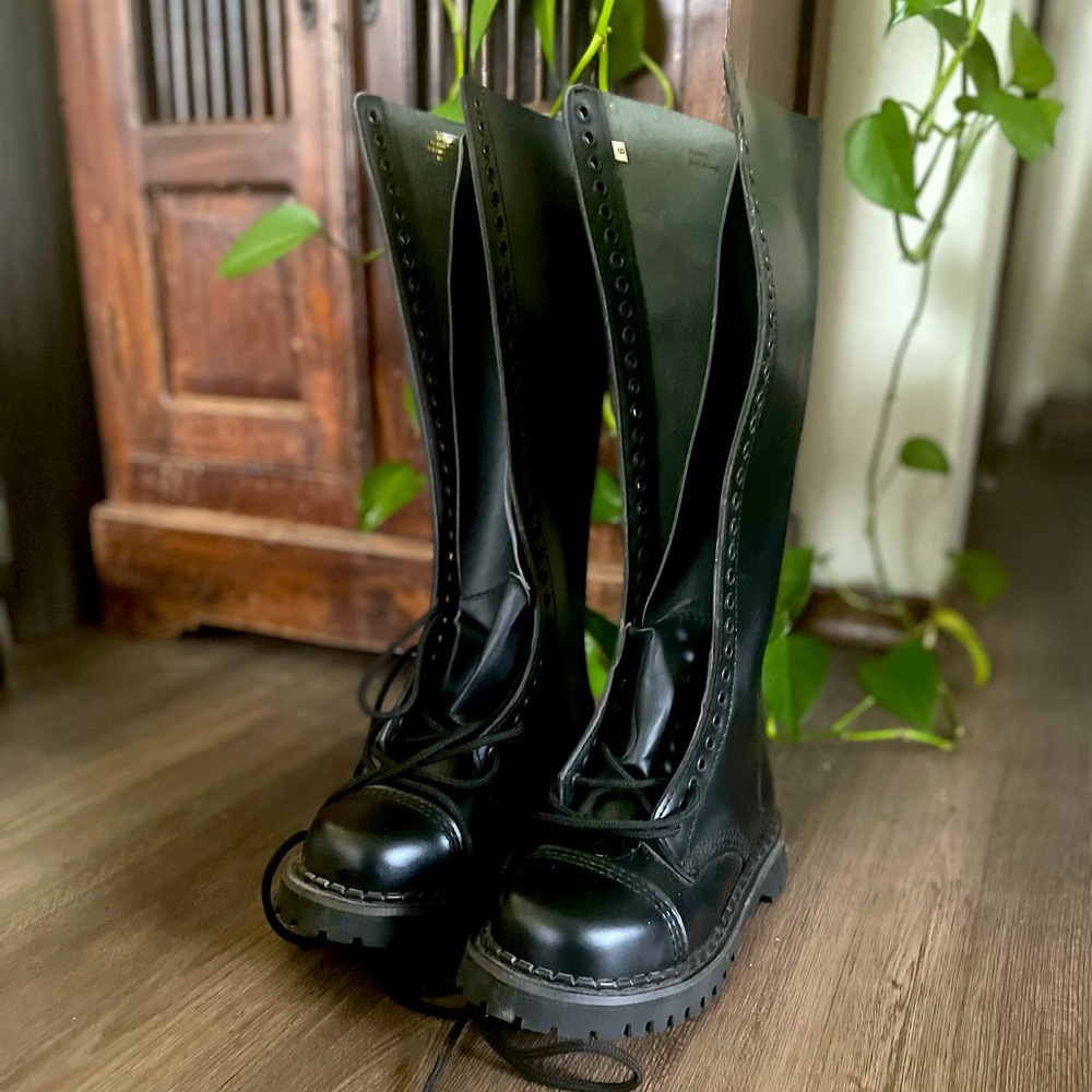 Demonia Riot-20 leather knee high combat boots